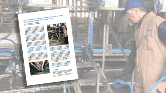 Farmer in the background, article cover page teaser